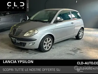 Usata Lancia Ypsilon 80 CV (58 kW) 2004 Grigio Utilitaria