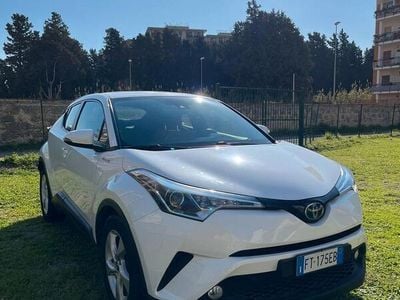 Usata Toyota C-HR Lounge 98 CV (72 kW) 2019 Bianco SUV