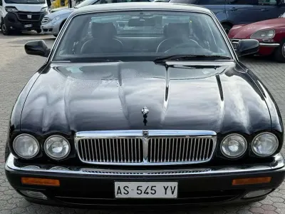 Usata Jaguar X300 241 CV (177 kW) 1998 Nero Berlina