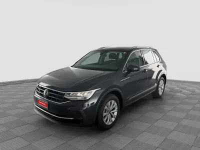 Usata VW Tiguan 150 CV (110 kW) 2024 Grigio urano SUV