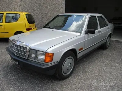Usata Mercedes 190 122 CV (89 kW) 1984 Grigio Berlina