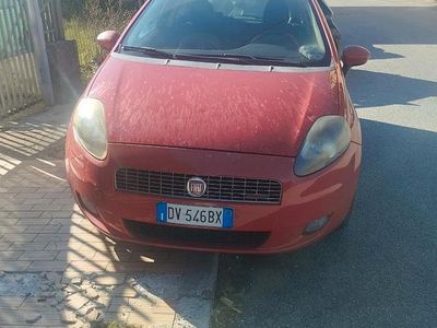 Rosso Usata 2008 Fiat Grande Punto Utilitaria | 2500 € (Buon prezzo)