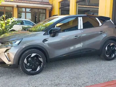 Nuova Renault Captur Techno 122 CV (89 kW) 2026 Grigio SUV