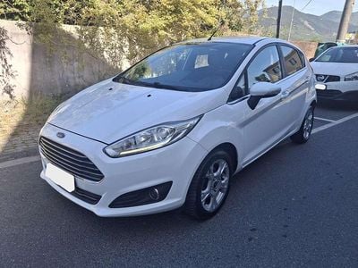 Begagnad Ford Fiesta Titanium 95 HK (69 kW) 2016 Vit Halvkombi