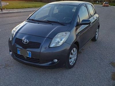 Usata Toyota Yaris 90 CV (66 kW) 2008 Grigio Utilitaria