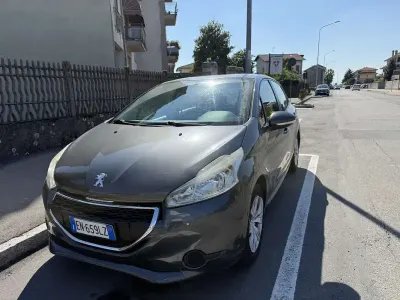 Usata Peugeot 208 Active 82 CV (60 kW) 2012 Utilitaria