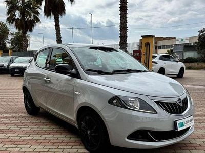 Usata Lancia Ypsilon Gold 69 CV (50 kW) 2021 Grigio Utilitaria