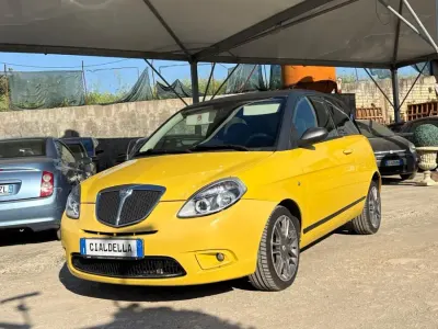 Begagnad Lancia Ypsilon 75 HK (55 kW) 2008 Gul Halvkombi