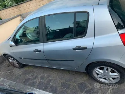 Usata Renault Clio Dynamique 75 CV (55 kW) 2006 Grigio Utilitaria