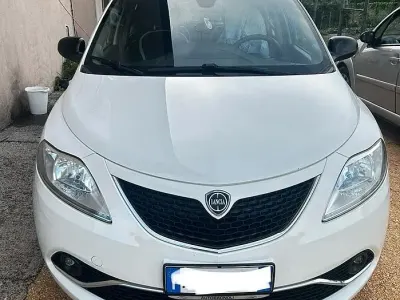 Usata Lancia Ypsilon 95 CV (69 kW) 2017 Bianco Utilitaria