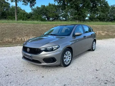 Usado Fiat Tipo 95 CV (69 kW) 2019 Marrón Berlina