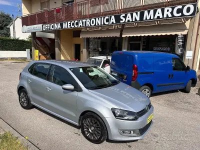 Usata VW Polo Comfortline 69 CV (50 kW) 2010 Grigio chiaro Utilitaria
