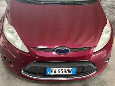 Usata Ford Fiesta 82 CV (60 kW) 2010 Bordeaux Berlina