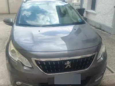 Usata Peugeot 2008 99 CV (72 kW) 2017 Grigio SUV