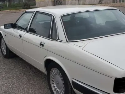 Usata Jaguar XJ6 Sovereign 159 CV (116 kW) 1988 Bianco Berlina