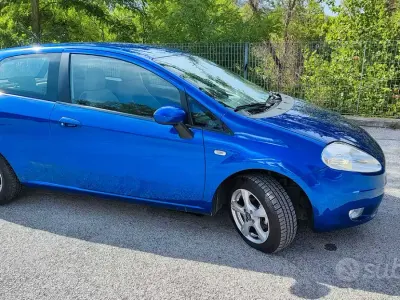 Usata Fiat Grande Punto 65 CV (47 kW) 2006 Bluazzurro Utilitaria