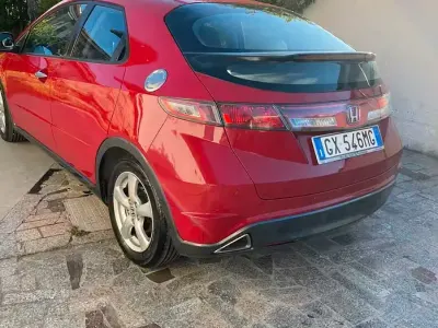 Usata Honda Civic Elegance 99 CV (72 kW) 2010 Rosso Berlina