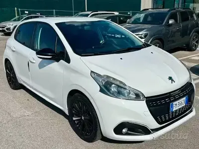 Usata Peugeot 208 82 CV (60 kW) 2018 Bianco Utilitaria