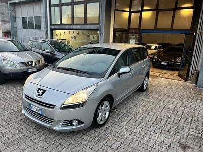 Usata Peugeot 5008 Premium 112 CV (82 kW) 2011 Grigio Monovolume