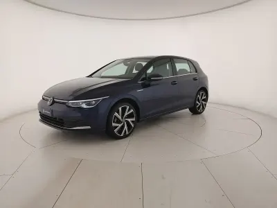 Usata VW Golf VIII Style 131 CV (96 kW) 2023 Atlantic blue metallizzato Berlina