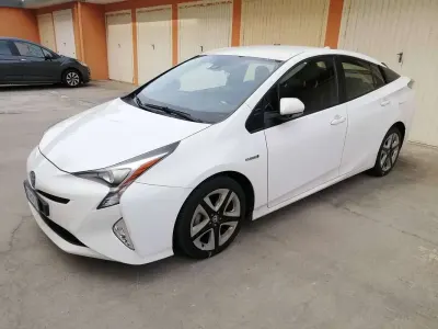 Usata Toyota Prius Style 99 CV (72 kW) 2016 Bianco Berlina