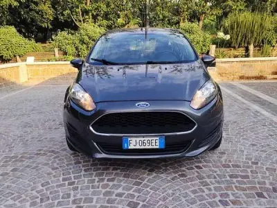 Usata Ford Fiesta Business Edition 75 CV (55 kW) 2017 Grigio Utilitaria
