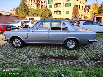 Usata Fiat 130 160 CV (117 kW) 1971 Argento Berlina