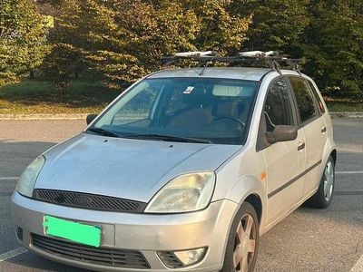 Usata Ford Fiesta 2003 Grigio Berlina