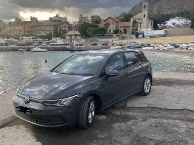 Usata VW Golf VIII 110 CV (80 kW) 2023 Grigio Berlina