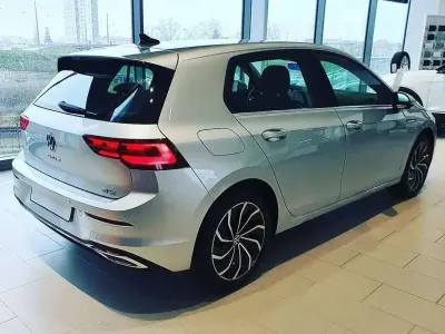 Usata VW Golf VIII Life 150 CV (110 kW) 2020 Grigio Berlina