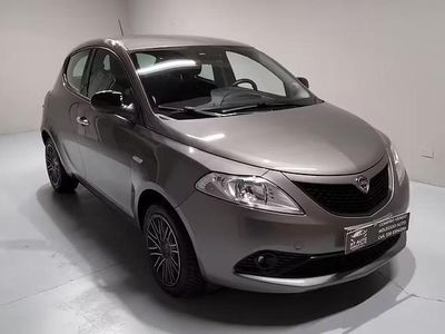 Usata Lancia Ypsilon Gold 69 CV (50 kW) 2021 Grigio Utilitaria