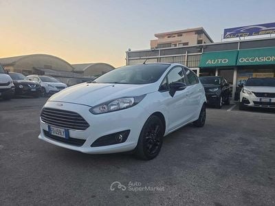 Usata Ford Fiesta 75 CV (55 kW) 2016 Bianco Utilitaria