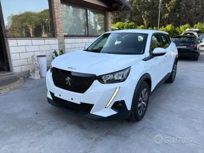 Usata Peugeot 2008 Active 110 CV (80 kW) 2021 Bianco SUV