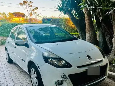 Gebraucht Renault Clio II 75 PS (55 kW) 2010 Limousine