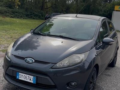 Usata Ford Fiesta 82 CV (60 kW) 2010 Grigio Utilitaria