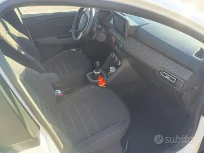 Usata Dacia Sandero 101 CV (74 kW) 2023 Bianco Berlina