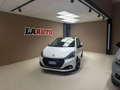 Usata Peugeot 208 GT-line 120 CV (88 kW) 2017 Bianco Utilitaria