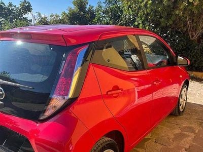 Usata Toyota Aygo 69 CV (50 kW) 2015 Rosso Utilitaria