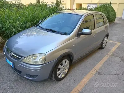 Usata Opel Corsa 69 CV (50 kW) 2006 Grigio Utilitaria