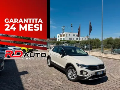 Usata VW T-Roc Life 150 CV (110 kW) 2024 Beige SUV
