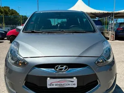 Usata Hyundai ix20 Comfort 88 CV (64 kW) 2014 Grigio Utilitaria