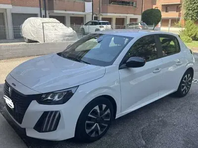 Usata Peugeot 208 Active 75 CV (55 kW) 2024 Utilitaria