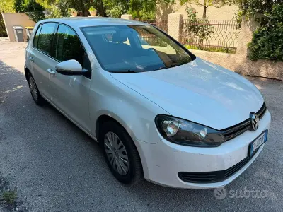 Usata VW Golf VII 105 CV (77 kW) 2012 Bianco Berlina