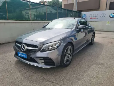Usata Mercedes C180 Premium 156 CV (114 kW) 2019 Grigio medio met. Coupé
