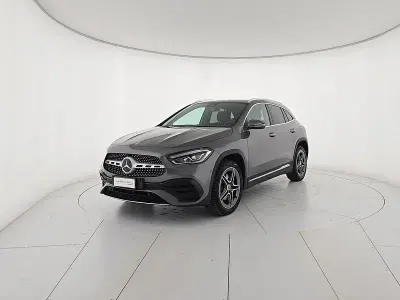 Käytetty Mercedes GLA250 Premium 160 HP (117 kW) 2023 Harmaa Katumaasturi