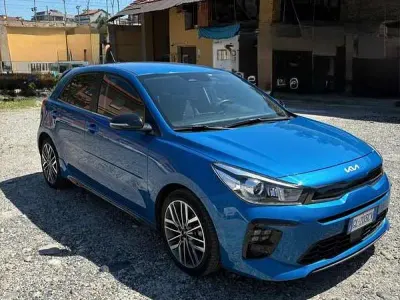 Usata Kia Rio GT-Line 101 CV (74 kW) 2022 Blu/azzurro Berlina