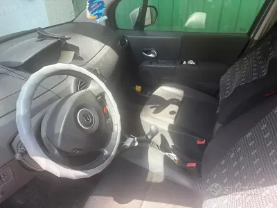 Usata Renault Modus 75 CV (55 kW) 2011 Grigio Monovolume
