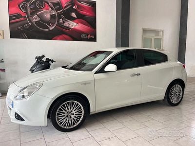 Usata Alfa Romeo Giulietta Distinctive 105 CV (77 kW) 2012 Bianco Utilitaria