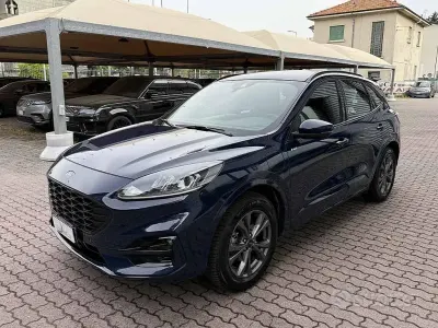 Usata Ford Kuga ST-Line 152 CV (111 kW) 2023 Blu / metallizzato SUV