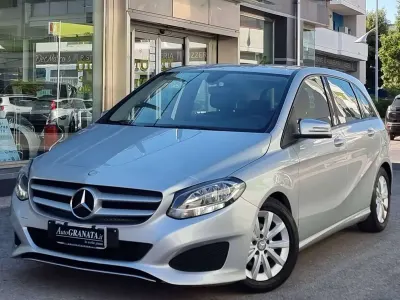 Usata Mercedes B180 Business 109 CV (80 kW) 2016 Grigio Utilitaria